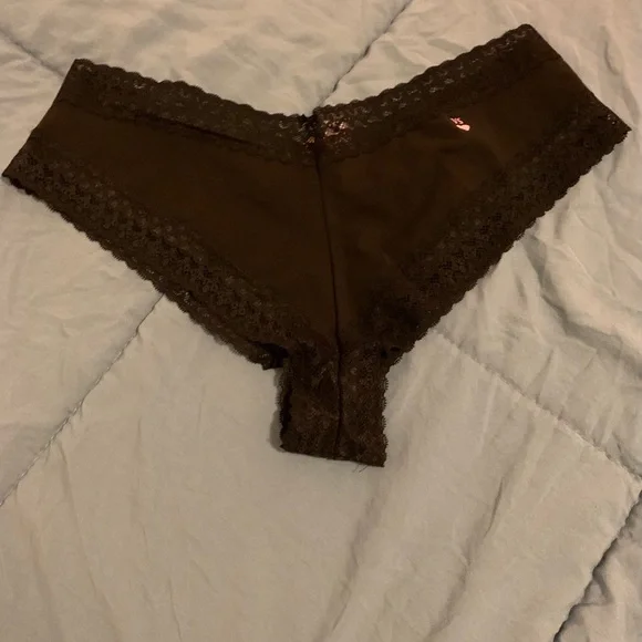 Two NWT Victoria’s Secret Thongs - Picture 4 of 7